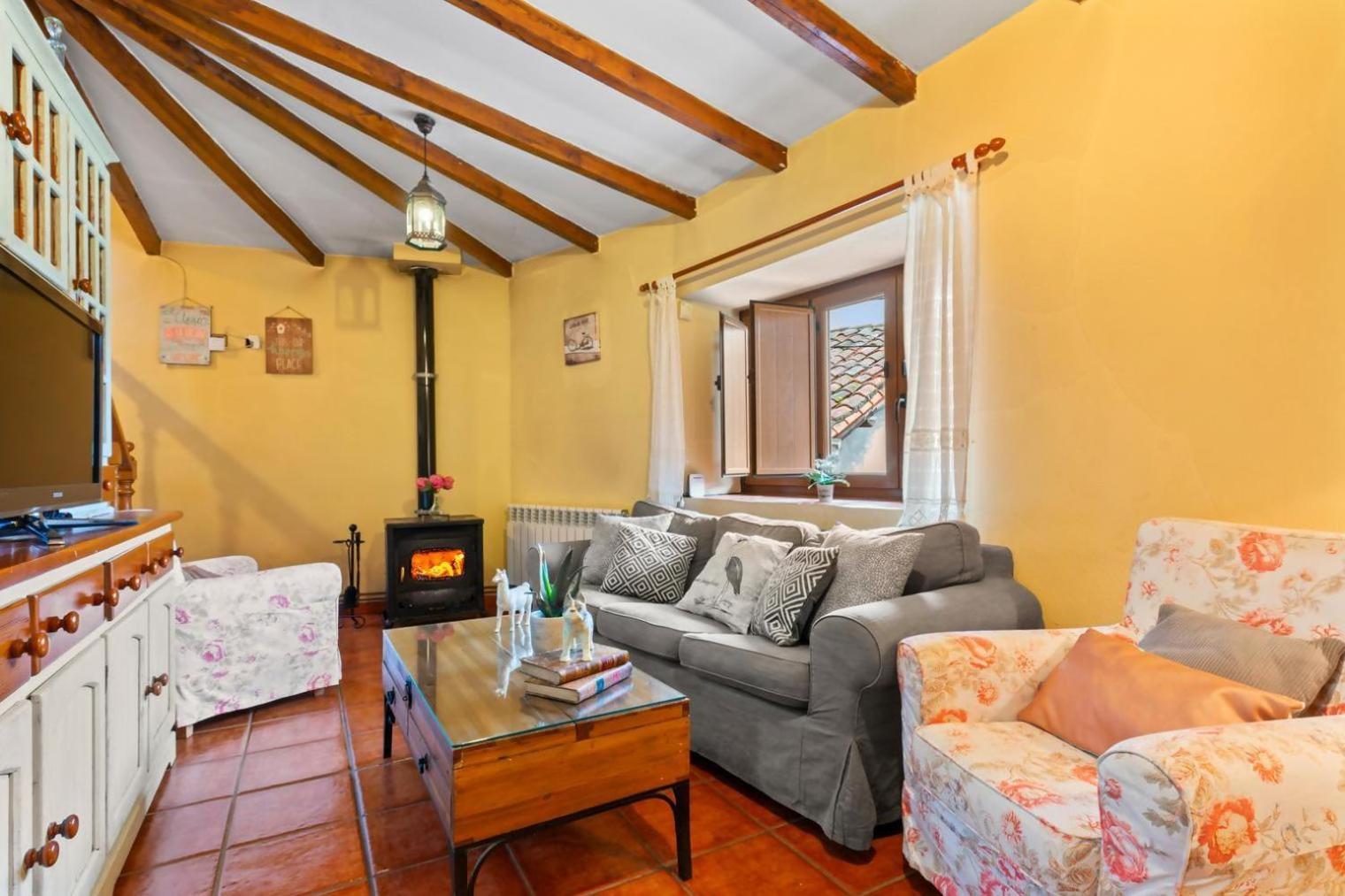 Casa Rural La Carrozal Senda Del Oso Orelleiru エクステリア 写真
