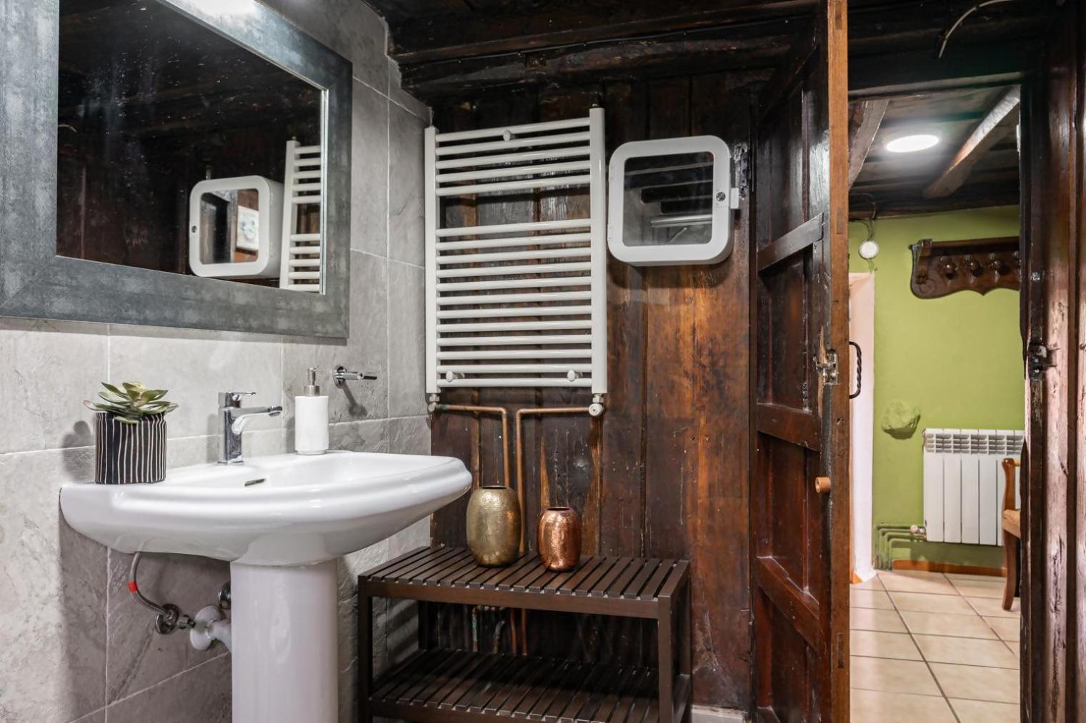 Casa Rural La Carrozal Senda Del Oso Orelleiru エクステリア 写真