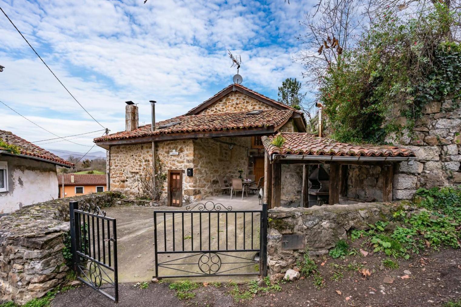 Casa Rural La Carrozal Senda Del Oso Orelleiru エクステリア 写真