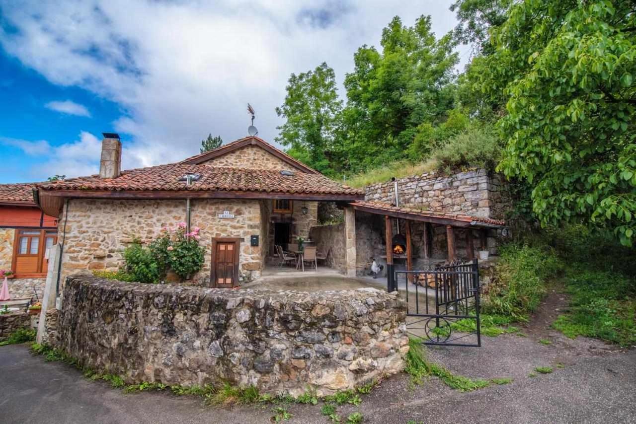Casa Rural La Carrozal Senda Del Oso Orelleiru エクステリア 写真